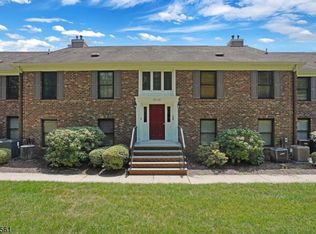 25 Sunrise Dr, Gillette, NJ