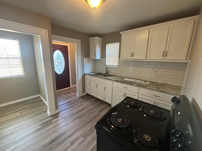 909 College Ave — Photo 10