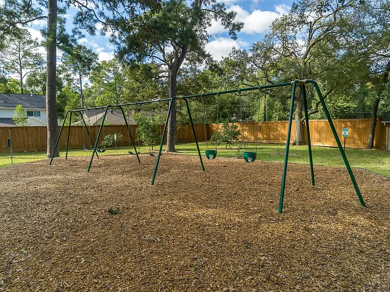 726 Thistlewood Dr — Photo 38