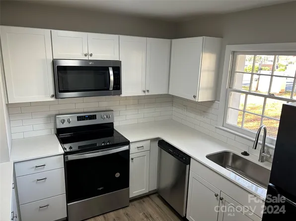 4600 Coronado Dr, Charlotte, NC 28212