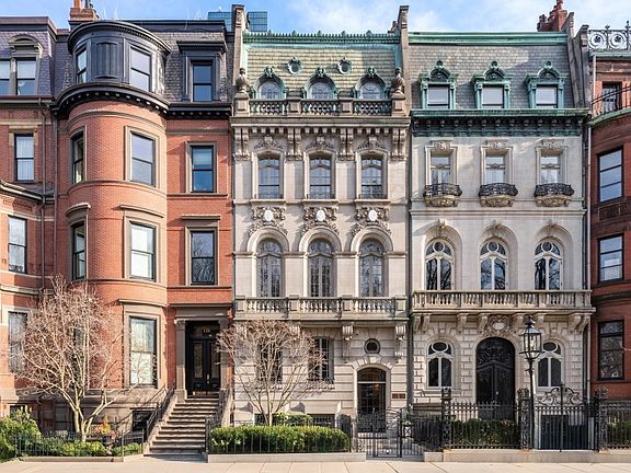 2nd image of 128 Commonwealth Ave