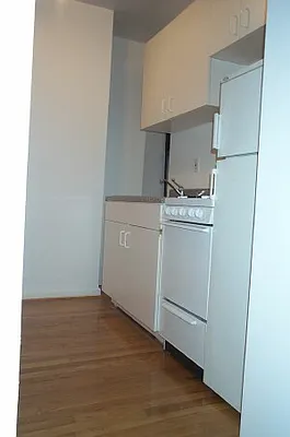 Rented by Tower Brokerage | media 15