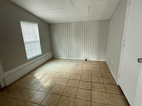 4th image of 2267 Raleigh Dr