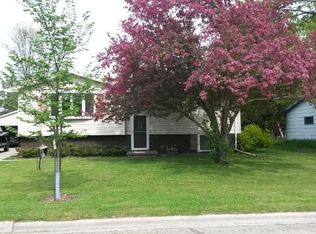 1713 Arnold Dr, Green Bay, WI 54304
