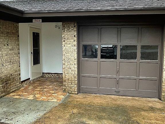 Front entry/garage