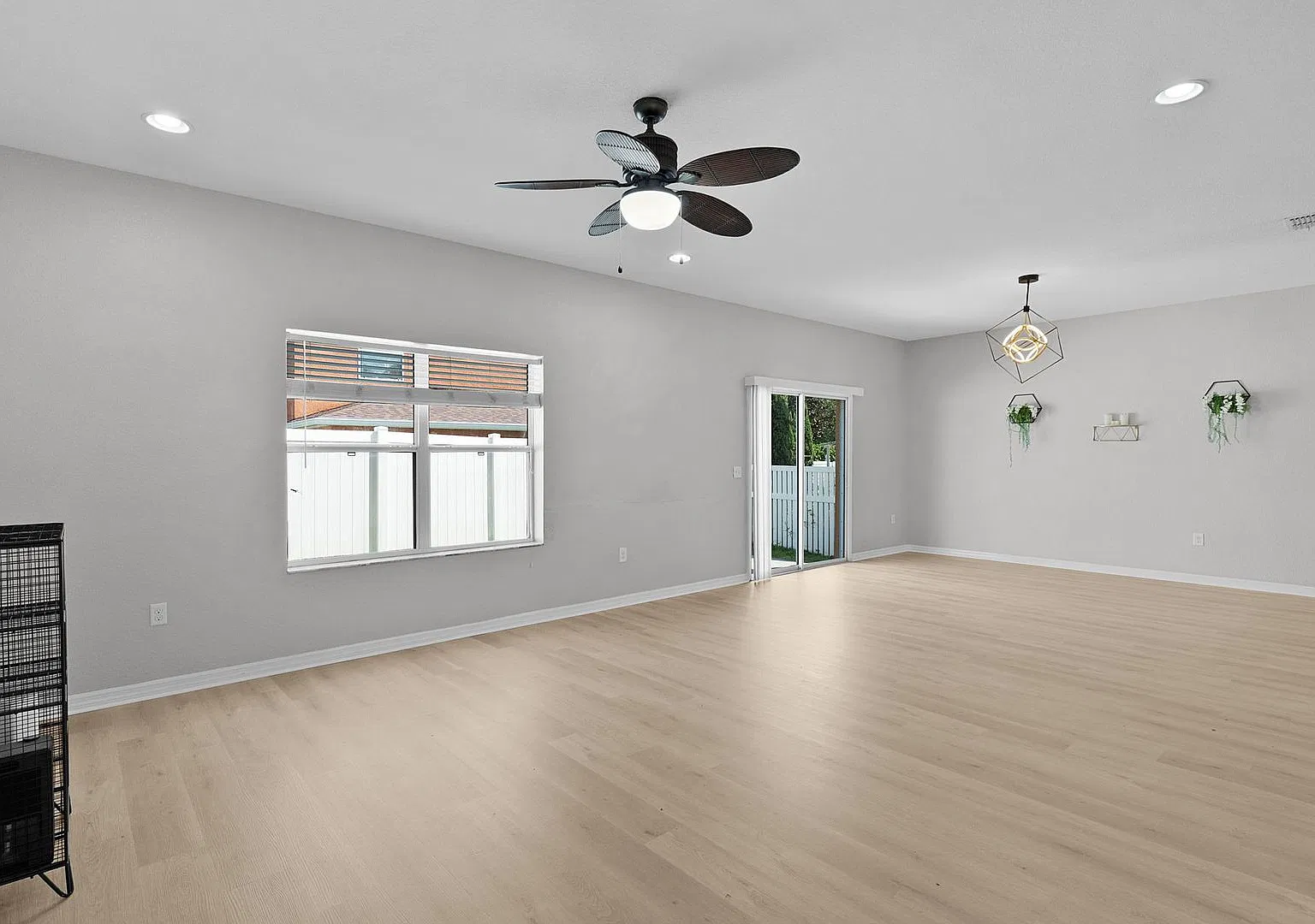 Spacious 4-Bedroom Home for Rent in Oxford, FL! — Photo 3