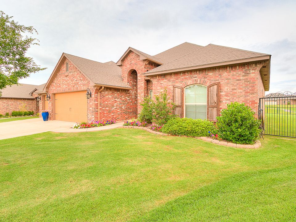 1st image of 19008 Pinehurst Trail Dr
