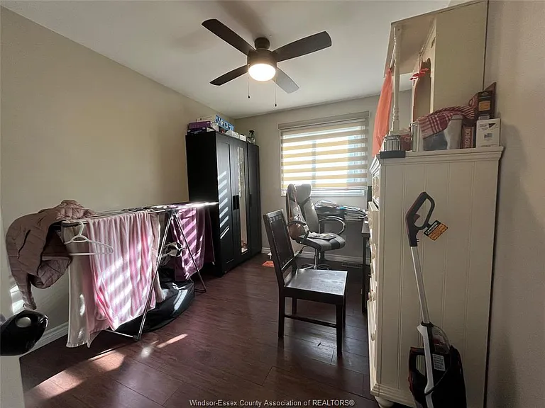 1161 Jefferson Blvd — Photo 8