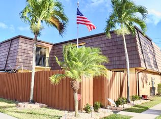 1021 Springdale Cir, Palm Springs, FL 33461