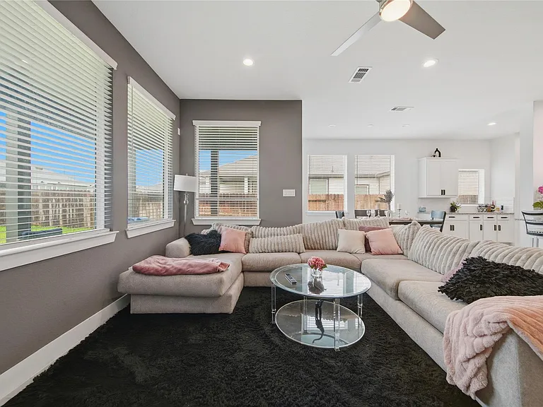 4512 Bartagrass Dr — Photo 9