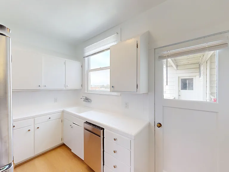 225 Irving St #10 — Photo 4