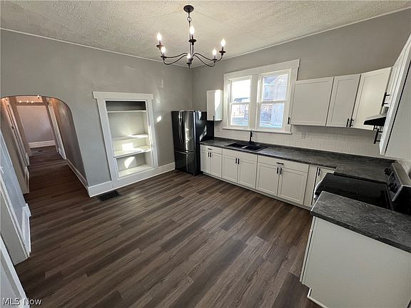 5th image of 1145 Putnam Ave