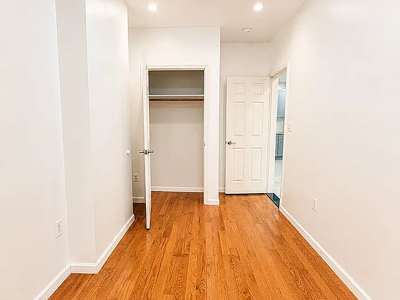 5th image of 402 Woodbine St #2
