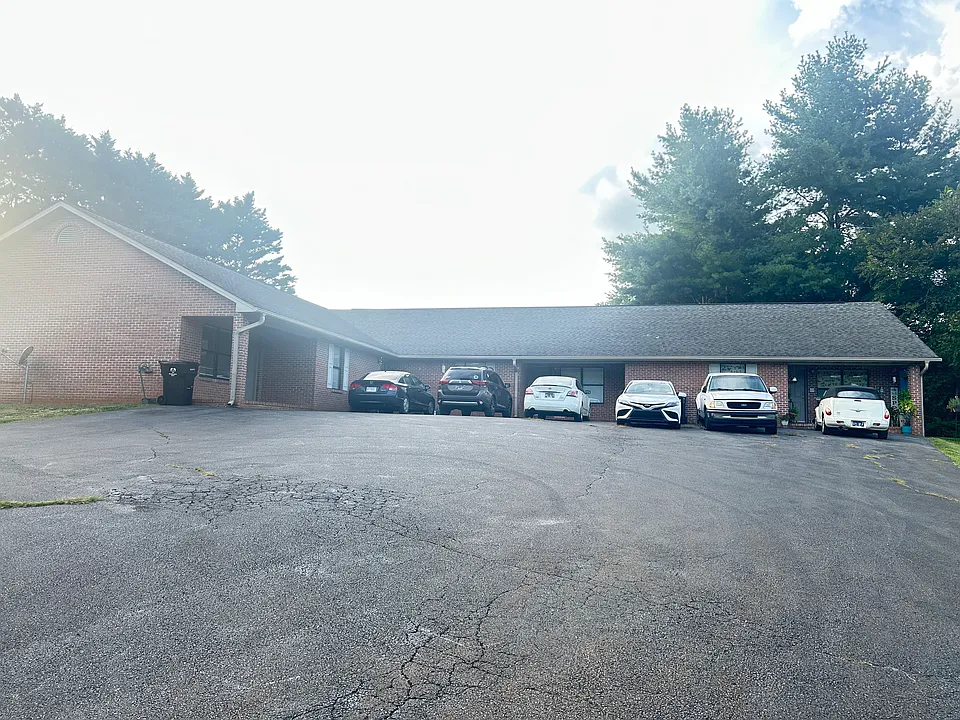 2249 S Hardin Ln #1
