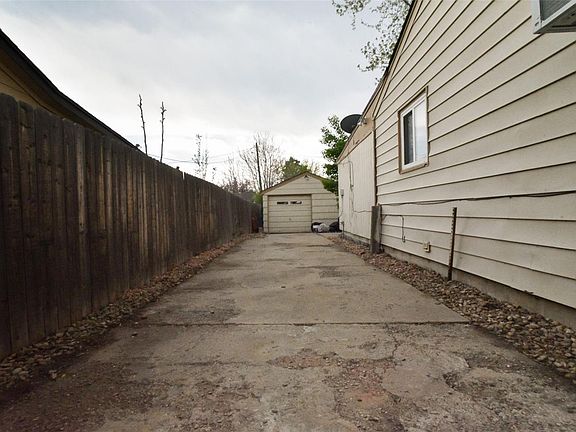 3rd image of 2522 W Mississippi Ave