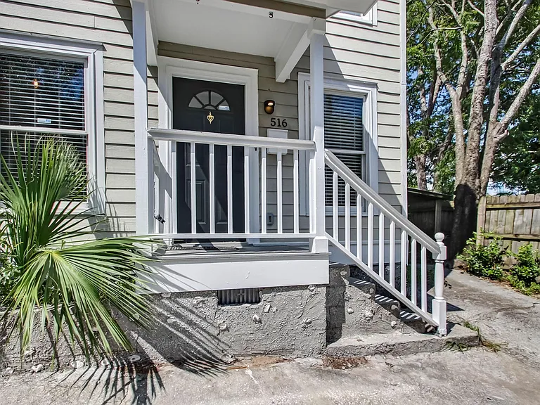 516 E Charlton Ln — Photo 18