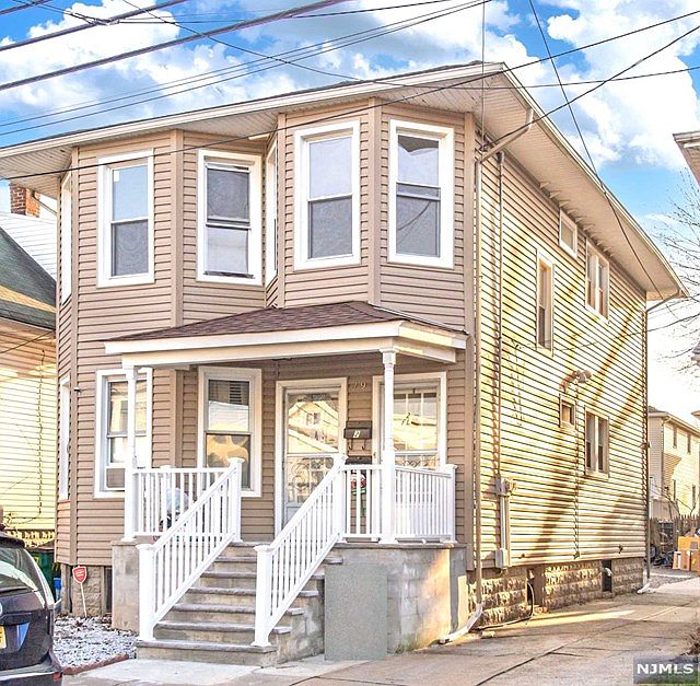 1st image of 79 Eagle St #2