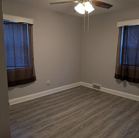 middle bedroom