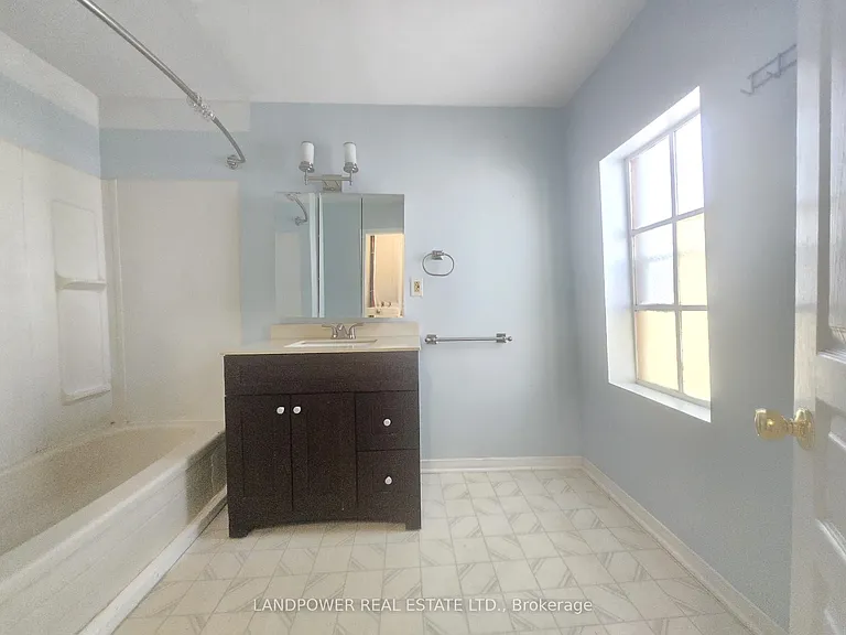 451 Ontario St #MAIN FLOOR — Photo 12
