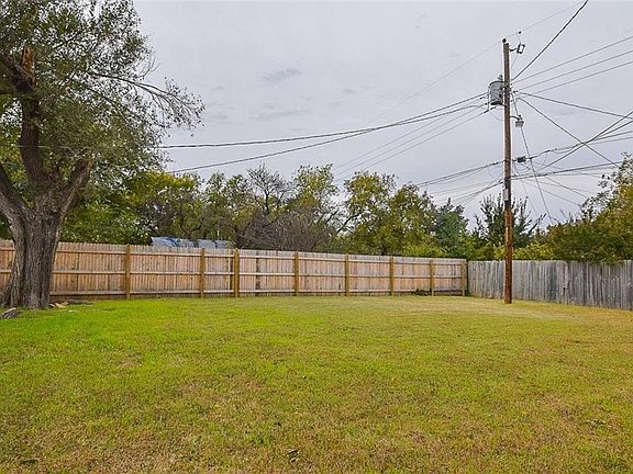 3rd image of 3821 NW 28th St