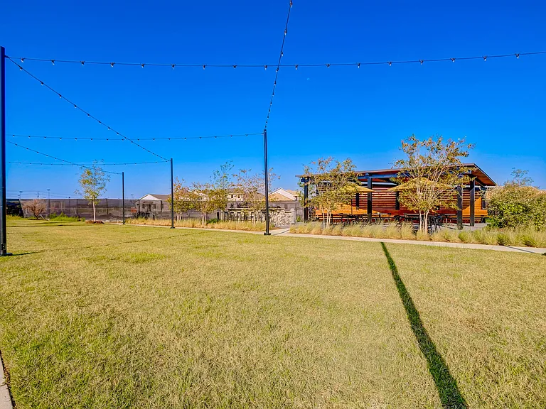 BB Living Light Farms — Photo 45