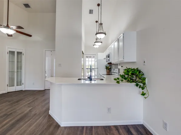 4800 W Lovers Ln APT 119, Dallas, TX 75209