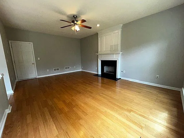 658 Glenbarrett Ct NE — Photo 10