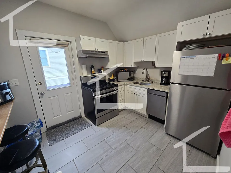 4 Pearl St #3
