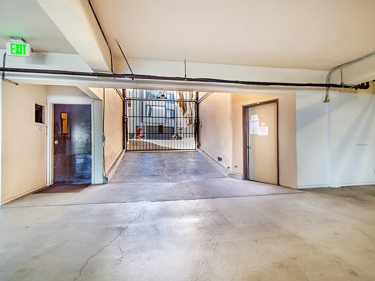 925 Corbett Ave #302 — Photo 39