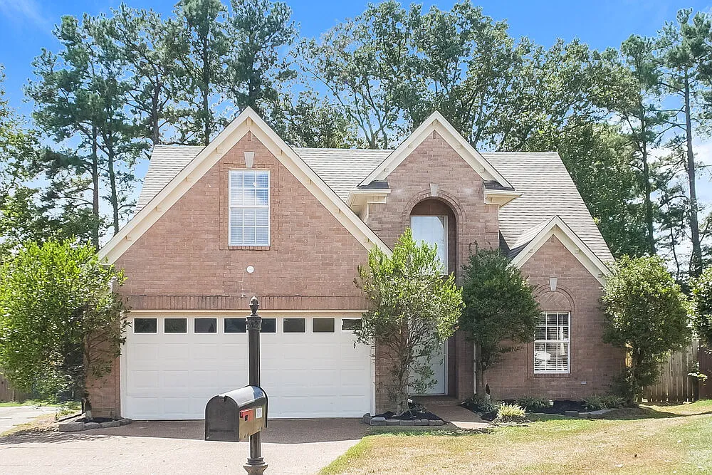 4 bed, 2.5 bath, 2163 sqft, $2,060 — Photo 1