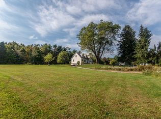 1046 Barkeyville Rd, Grove City, PA 16127