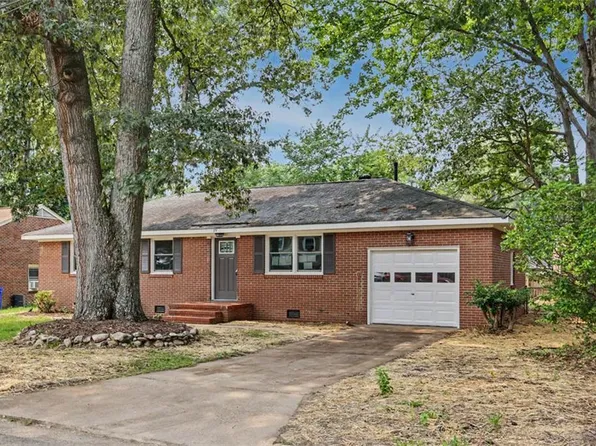 19 Bird Ln, Newport News, VA 23601
