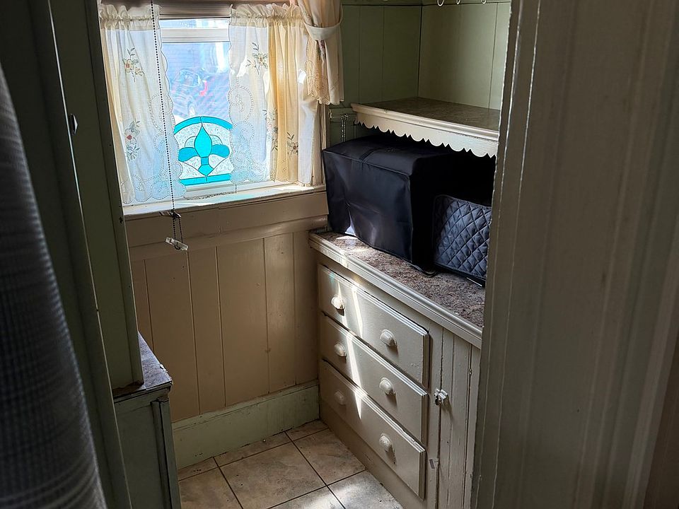 1st image of 495 Pond St