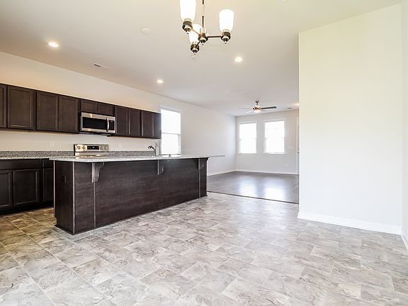5th image of 164 Valley Creek Dr