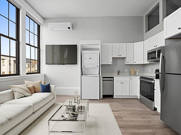 5th image of 22 Waverly St #101