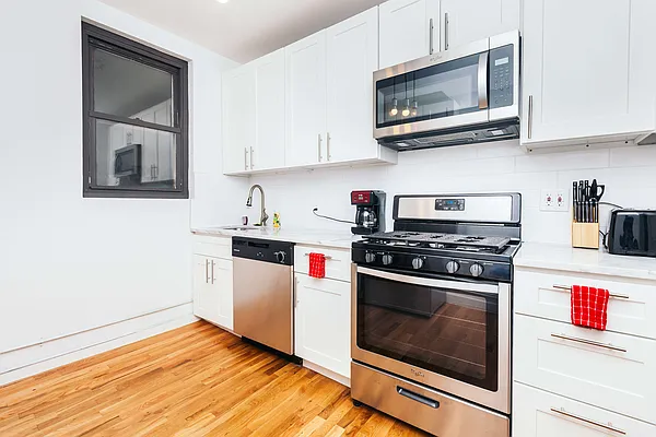 Rented by Nooklyn NYC LLC | media 9