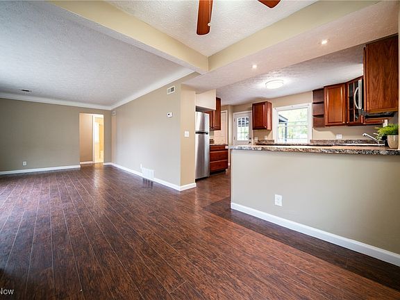 5th image of 7032 Beresford Ave