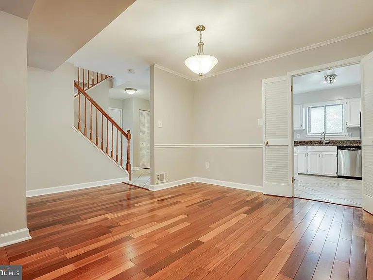 10301 Cherry View Ct — Photo 3
