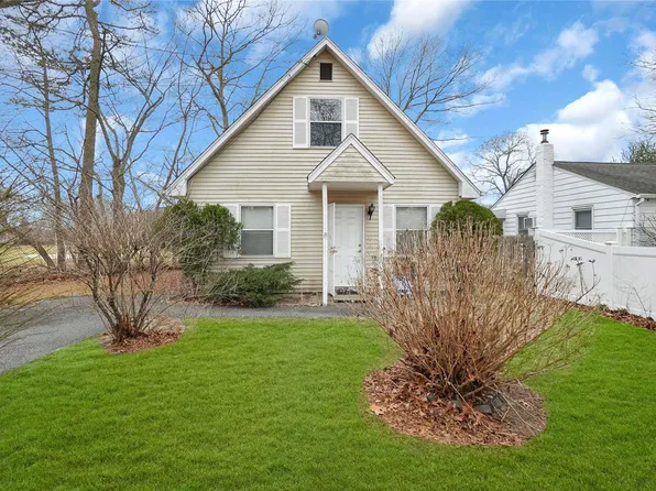 26 Webb Avenue, Patchogue, NY 11772