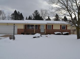 11122 Flint Rock Dr, Grand Ledge, MI