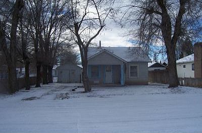 Front w/Storage Garage