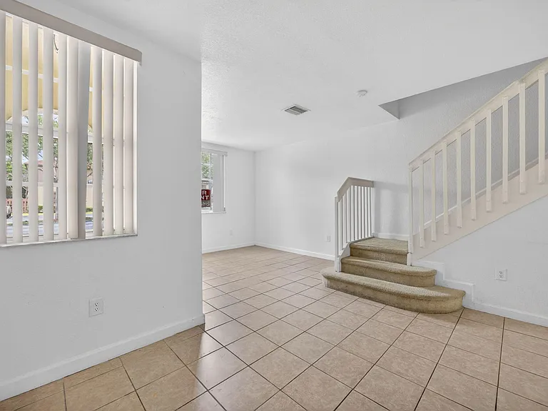 1575 NE 33rd Ave #105 — Photo 7