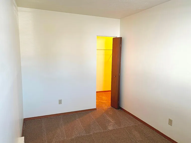 301 Hancock Ave — Photo 9