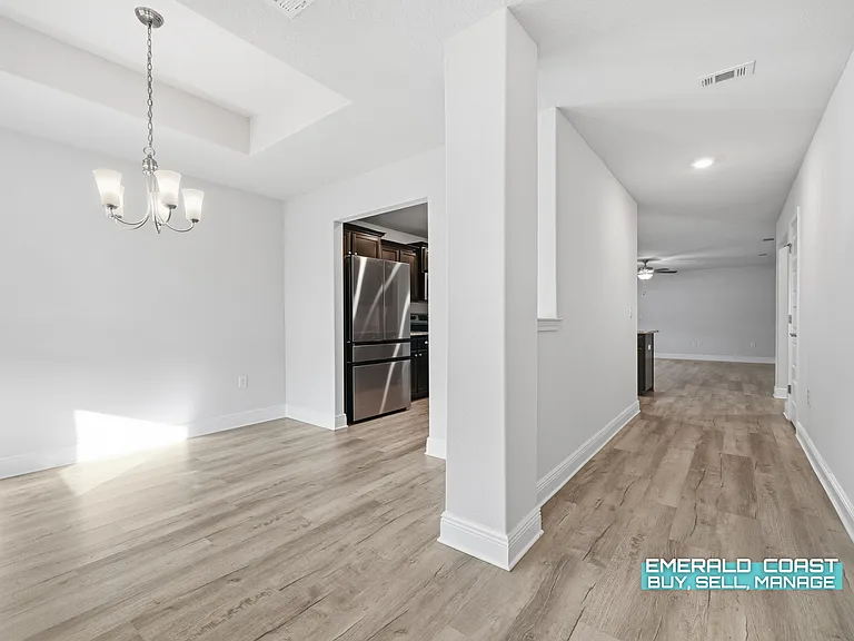 217 Baycliff Dr — Photo 4