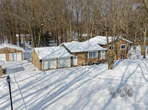 2661 N Swede Rd, Midland, MI 48642
