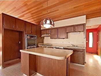 4th image of 690 SE 31st Ct