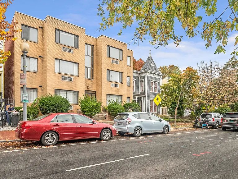 408 Independence Ave SE #202 — Photo 3