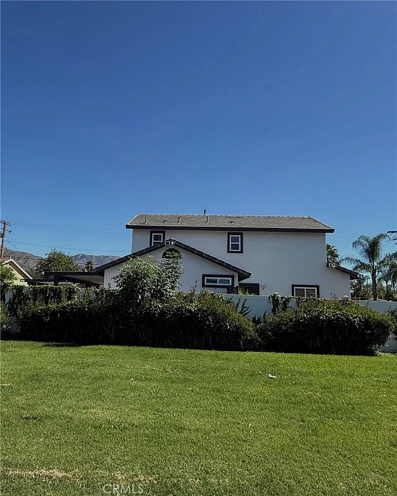 4 bed, 1726 sqft, $4,100 — Photo 1