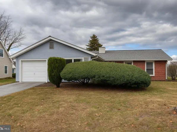 7 Sterling Ln, Willingboro, NJ 08046