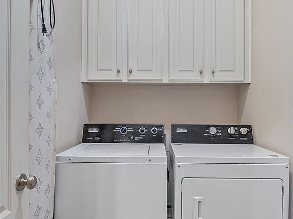 5th image of 4026 Elizabeth Ln